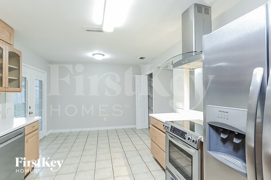 Building Photo - 2391 Stonebridge Dr