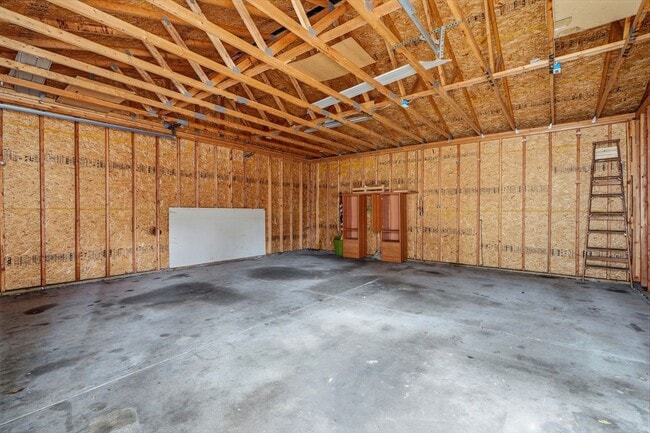 Building Photo - 1301 E Muir Ave