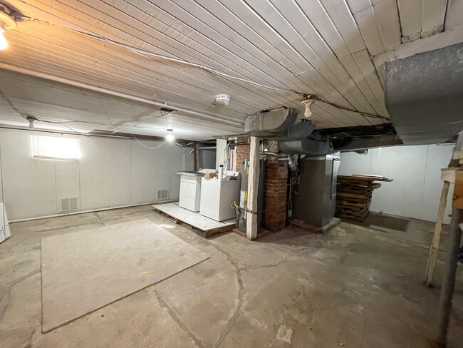 Building Photo - 21 Anderson Ave