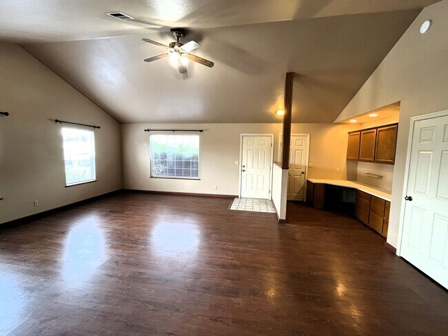 Building Photo - Pet-Friendly 3 Bed 2 Bath McKinleyville Home