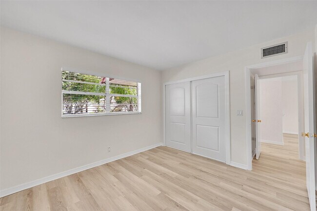 Building Photo - 23 Abbey Ln