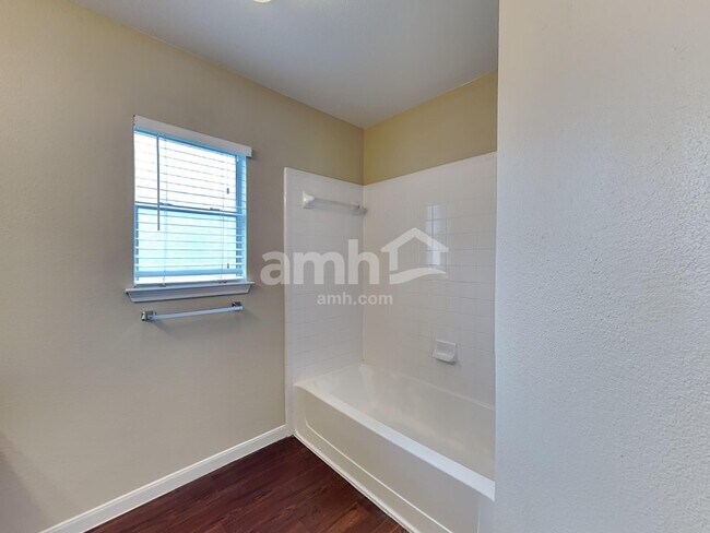 Building Photo - 351 Bailey Loop