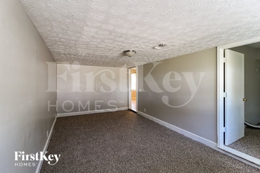 Building Photo - 911 Providence Way