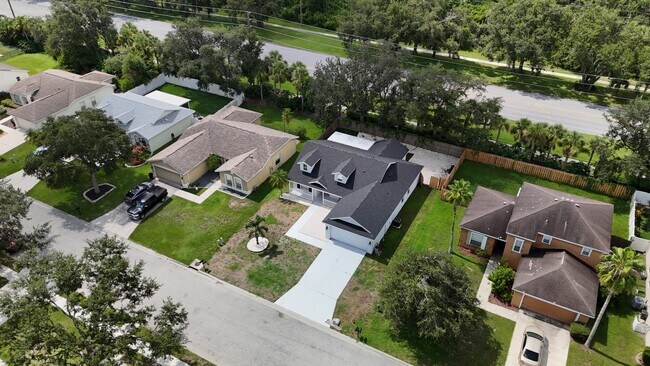 Building Photo - 4026 Banbury Cir