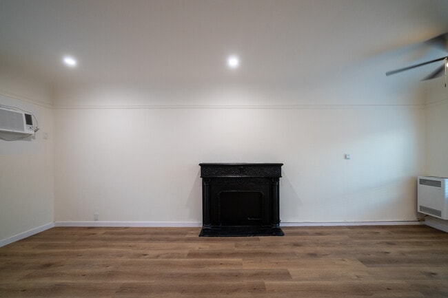 Building Photo - 211 N Berendo St