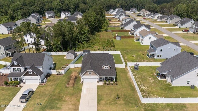 Building Photo - 2025 Alder Ln