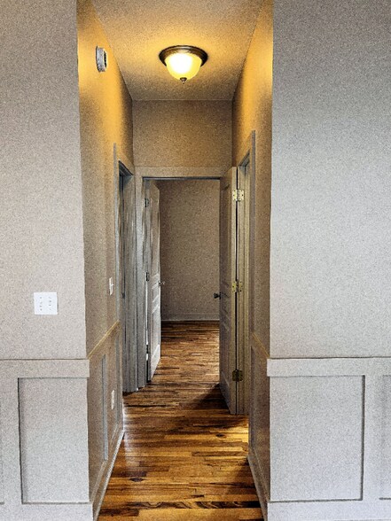 Building Photo - 205 Wellington St