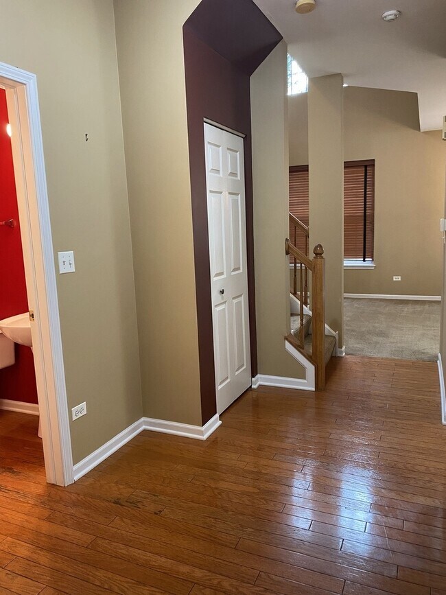 Building Photo - 2824 White Thorn Cir
