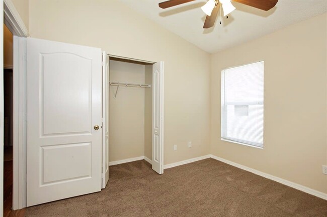 Building Photo - 1041 Park Hill Dr
