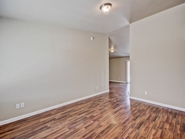 Building Photo - 10930 W Montecito Ave