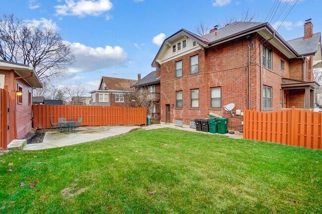 Building Photo - 2881 Observatory Ave