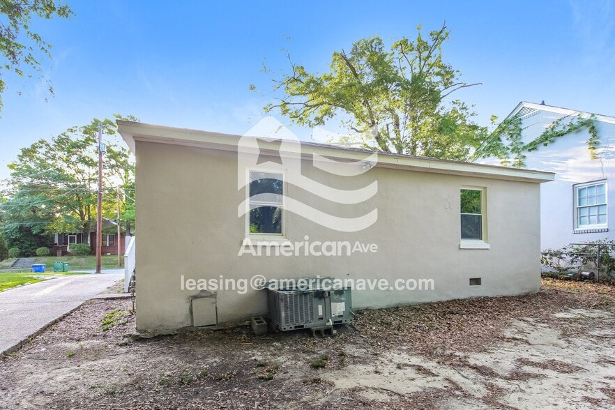 Building Photo - 1605 11th Ave
