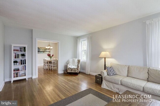 Building Photo - 3051 Idaho Ave NW