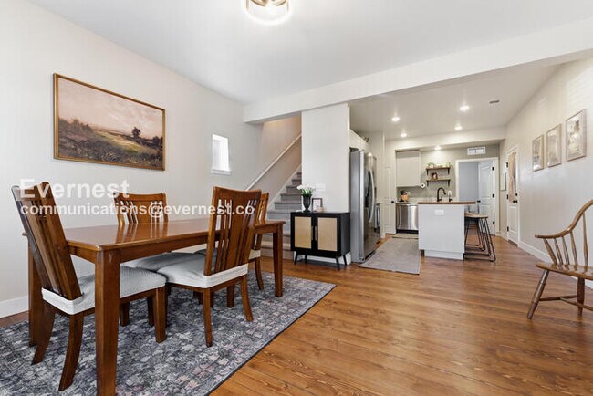 Building Photo - 4 Bed/3 Bath Townhome with Fenced Yard & Garage / Available Now!