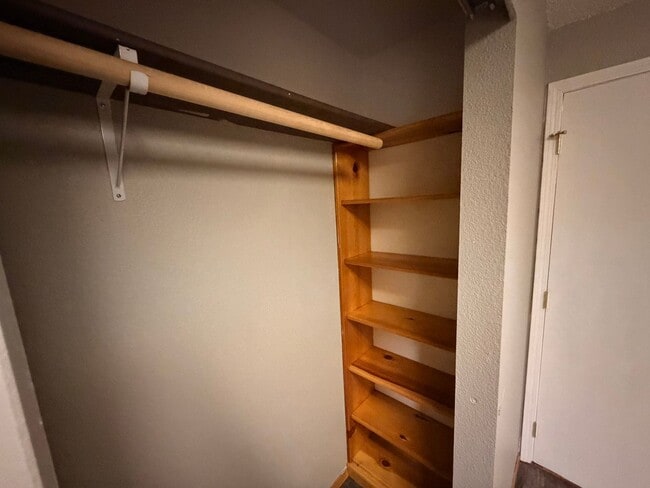 Building Photo - Private and quiet 3BD, 2 BA w/ 2 car garage near Fedrickson!