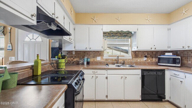 Building Photo - 6910 Beach Dr