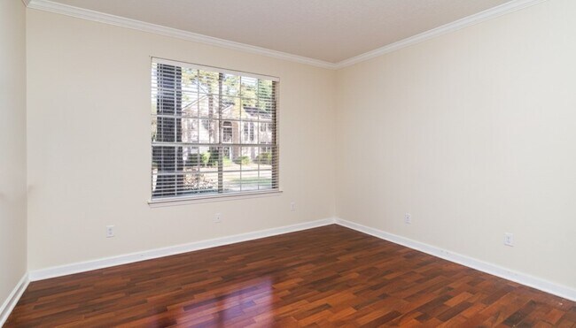 Building Photo - 16123 Cairngorm Ave