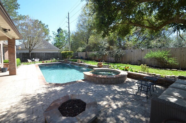 Building Photo - 1310 Wildwood Ln