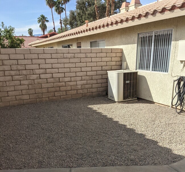 Private walled Rear Yard - 41590 Maroon Town Rd