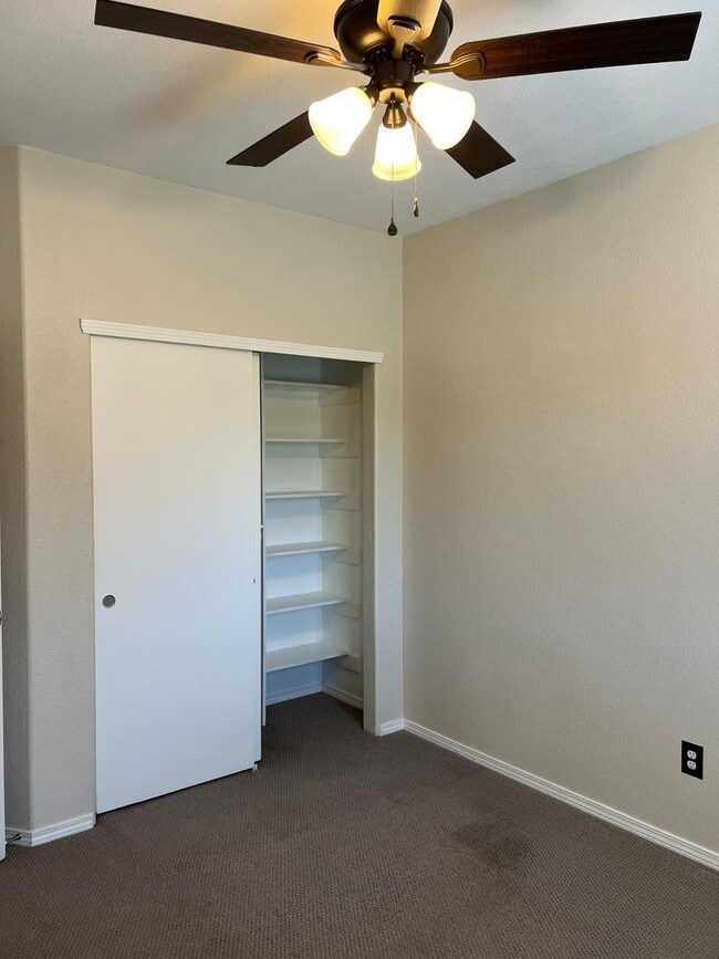 Building Photo - 6800 Vista Del Norte Dr NE