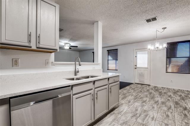 Building Photo - 1501 Big Lake