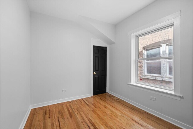 Building Photo - 1031 N Drake Ave