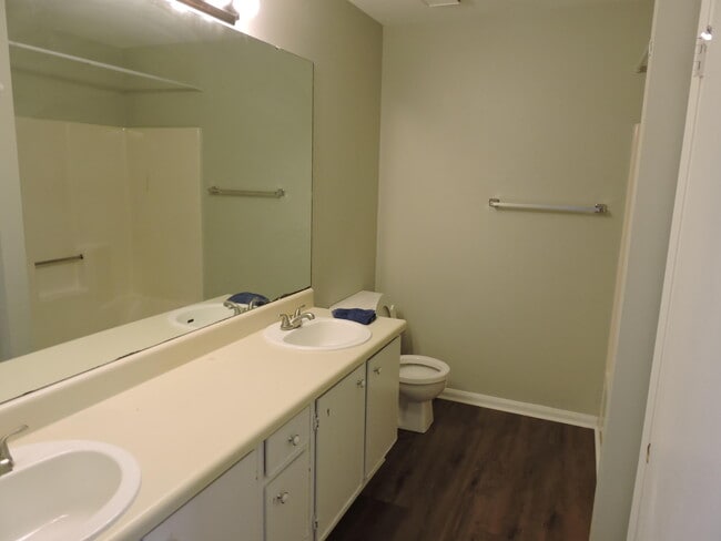Building Photo - 103 Hampton Dr
