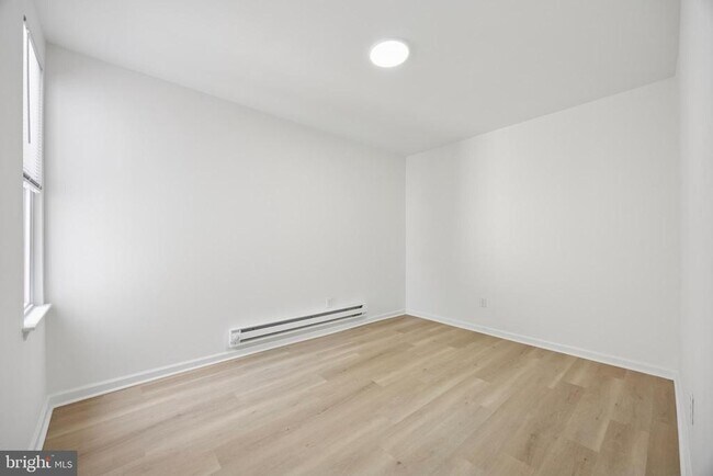 Building Photo - 278 S 60th St