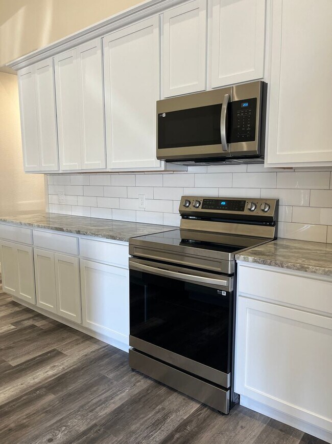 Building Photo - 4/2/2 Gated Community + OFFICE space + No Water Bill + Peaster ISD