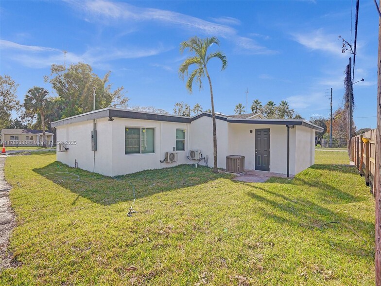 Building Photo - 6147 SW 40th St