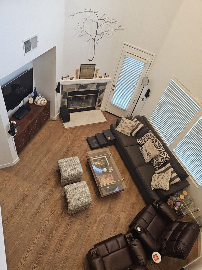 Building Photo - Modern 3BD/3BA Townhouse in Prime Union Ci...