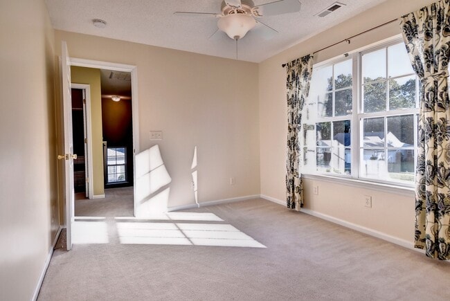 Building Photo - 164 Old Field Rd