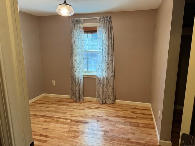 Building Photo - 158 College St