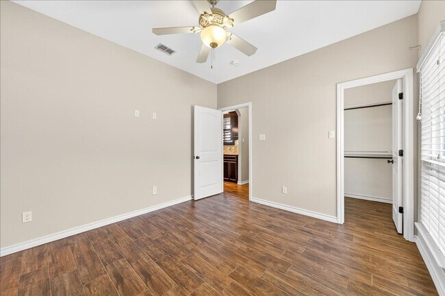 Building Photo - 2417 Badlands Dr