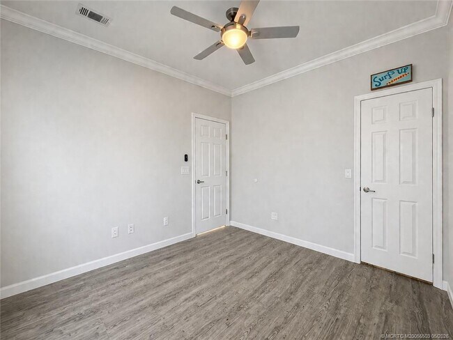 Building Photo - 252 NE Ebbtide Way