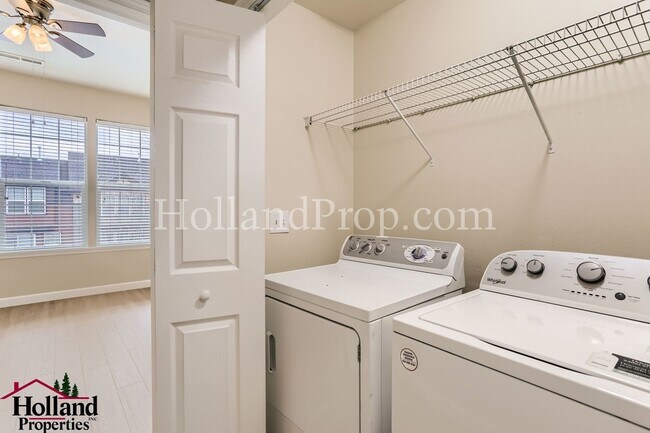 Building Photo - Stunning 4-Bedroom Townhouse with Dual Master Suites and Convenient 2-Car Garage in Hillsboro!