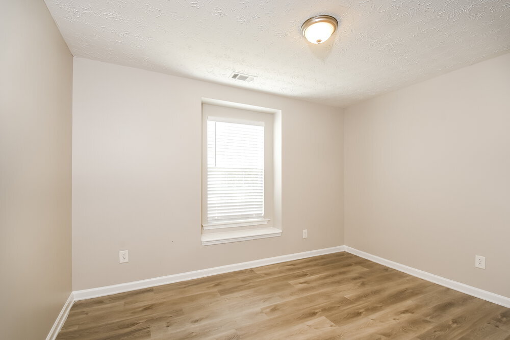 Building Photo - 2110 Valley Creek Dr