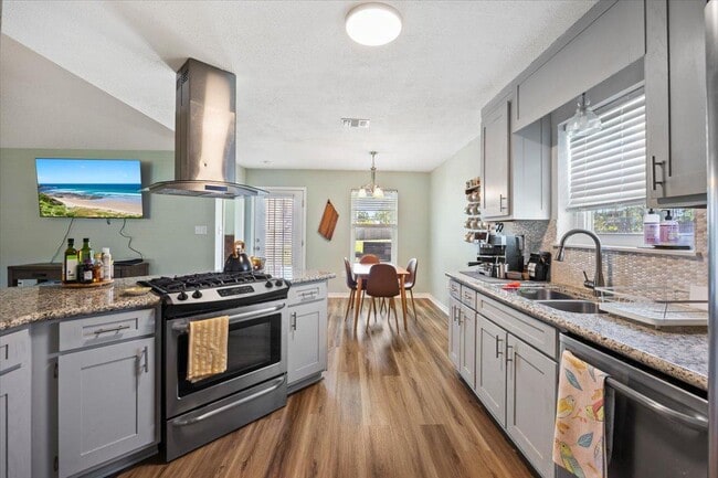 Building Photo - 8665 El Paseo St