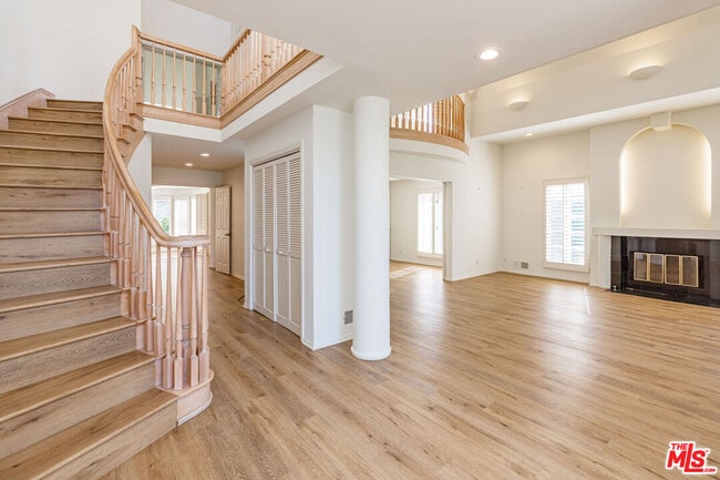 Building Photo - 158 S Anita Ave