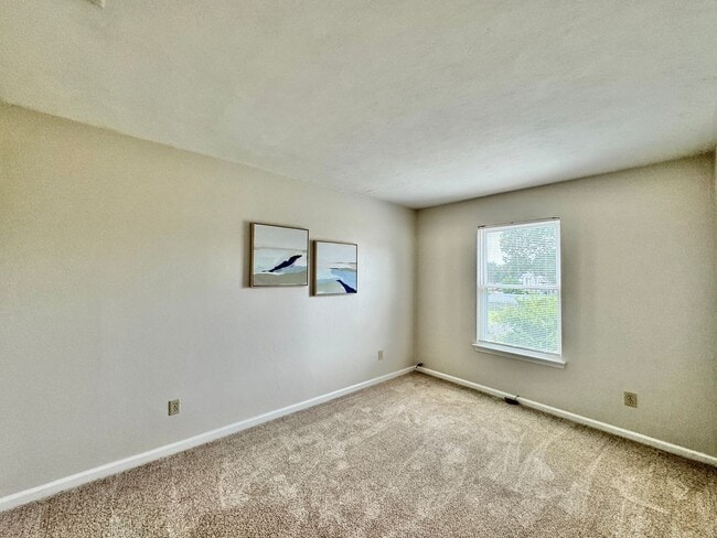 Building Photo - Completely Updated & Ready NOW! New Floori...