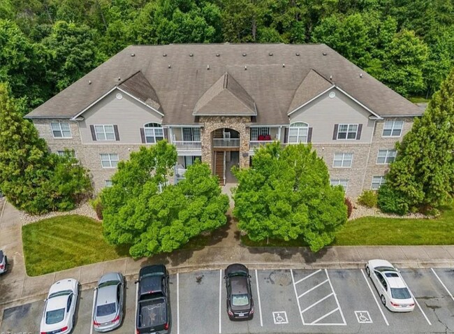 Primary Photo - 7106 W Friendly Ave