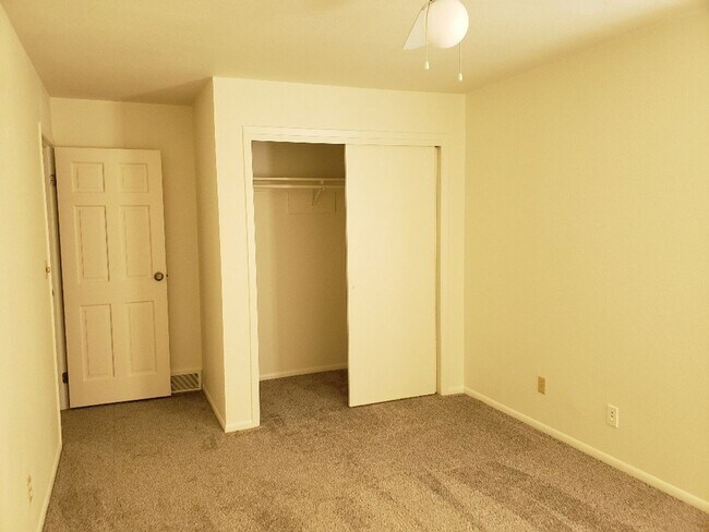 Building Photo - Very nice 4 bedroom, 3 bath home near Palmer Park