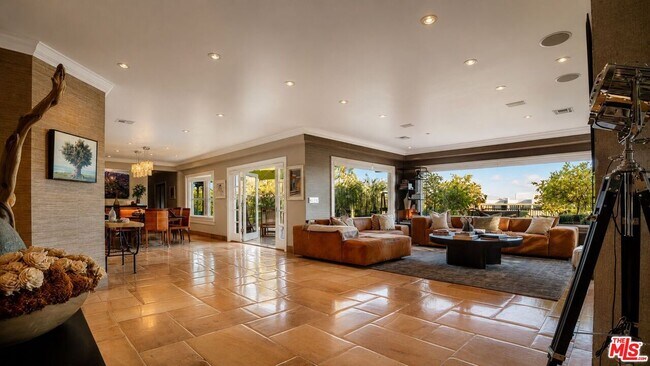 Building Photo - 8740 St Ives Dr