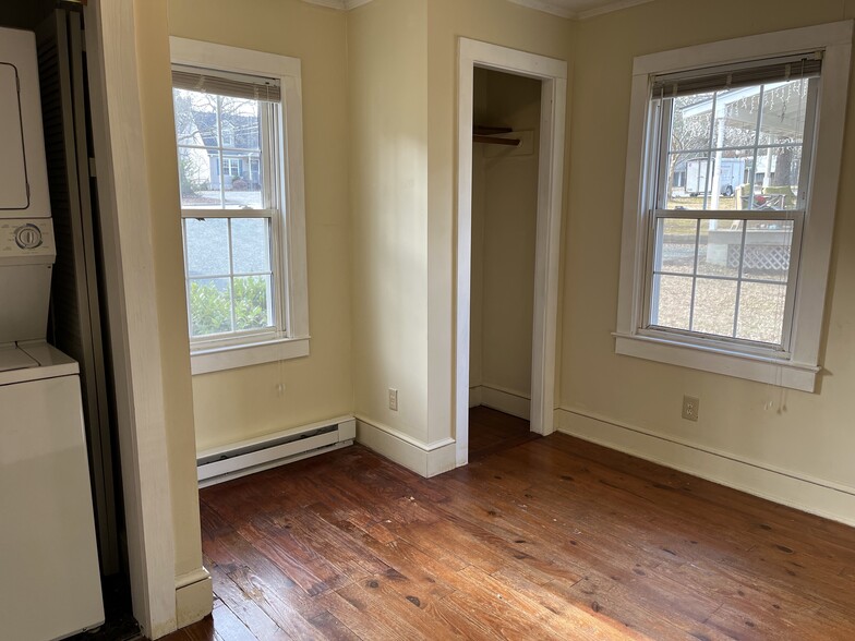 Front bedroom - 1000 N Greensboro St