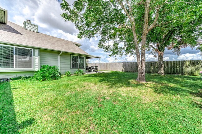 Building Photo - 20502 Cocoplum Dr
