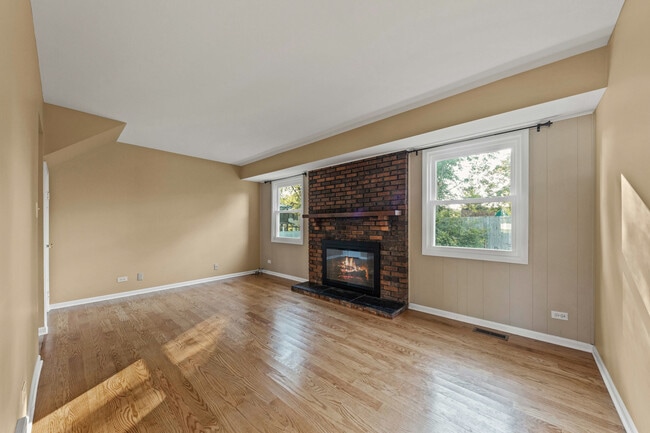 Building Photo - 1121 Belmar Ln