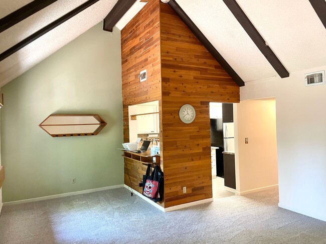Building Photo - 1237 S Dillon Way