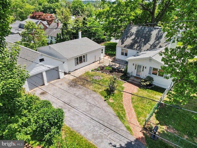 Building Photo - 105 Oak Hill Dr