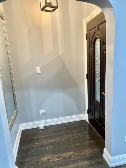 Building Photo - 1059 N Mayfield Ave