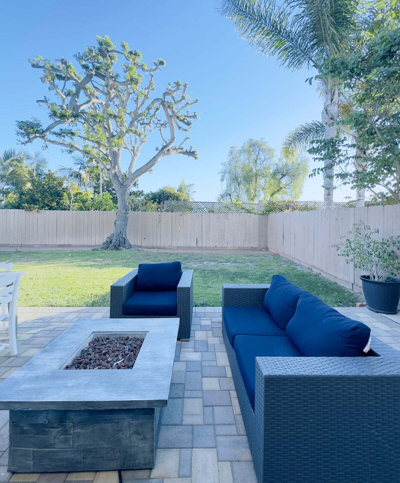 Building Photo - 2565 Pinewood St